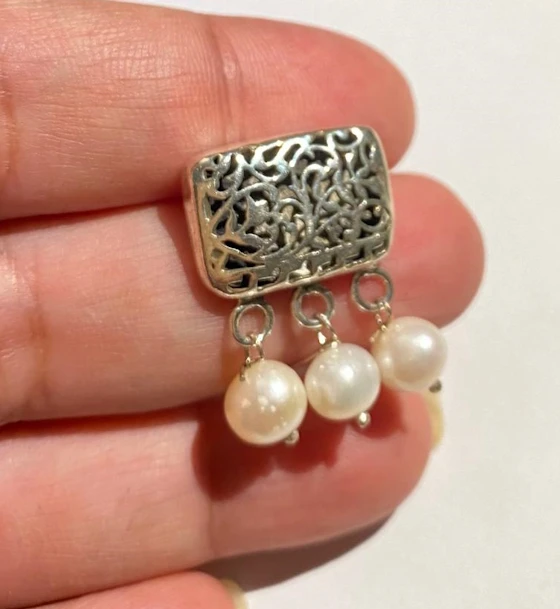 Layali earring w mother of pearl