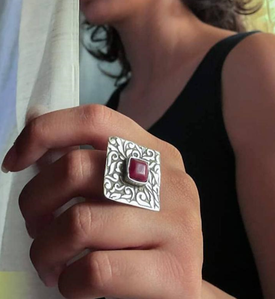 Sultana Ring Scarlet