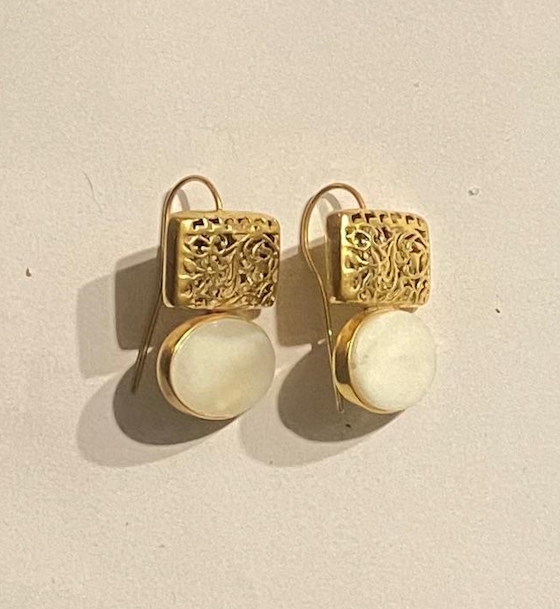 Layali Pendant w mother of pearl Gold Plated